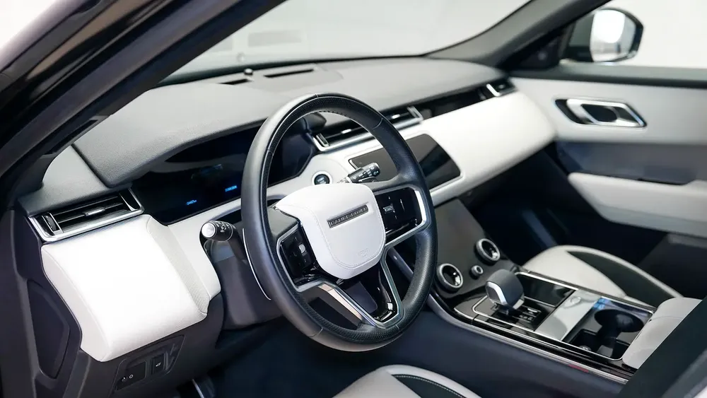 Special Offer | AED 4,002 PM | Low KM, Warranty 2028 | Velar P250 SE Dynamic - Image 5