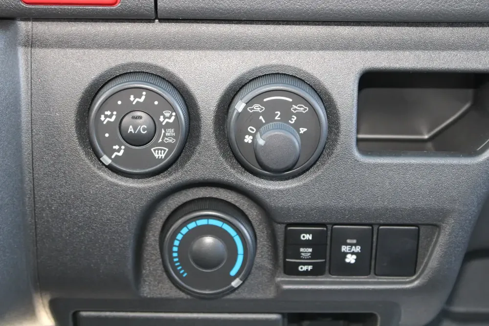 LHD - TOYOTA HIACE 2.7L PETROL 16 STR MINI BUS HIGH ROOF MANUAL - EXPORT ONLY TO NIGERIA - Image 10