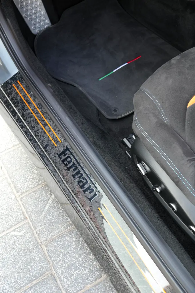 Ferrari Lusso Full Forged Carbon/ 2017 / Al tayer car full history / stunning options / 2 keys - Image 12
