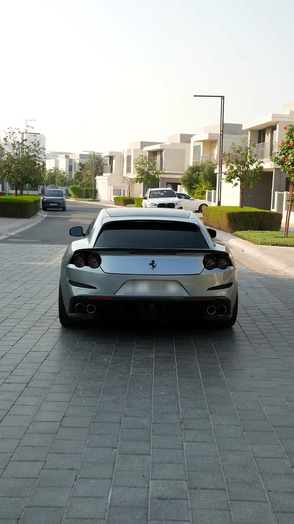 Ferrari Lusso Full Forged Carbon/ 2017 / Al tayer car full history / stunning options / 2 keys - Image 4