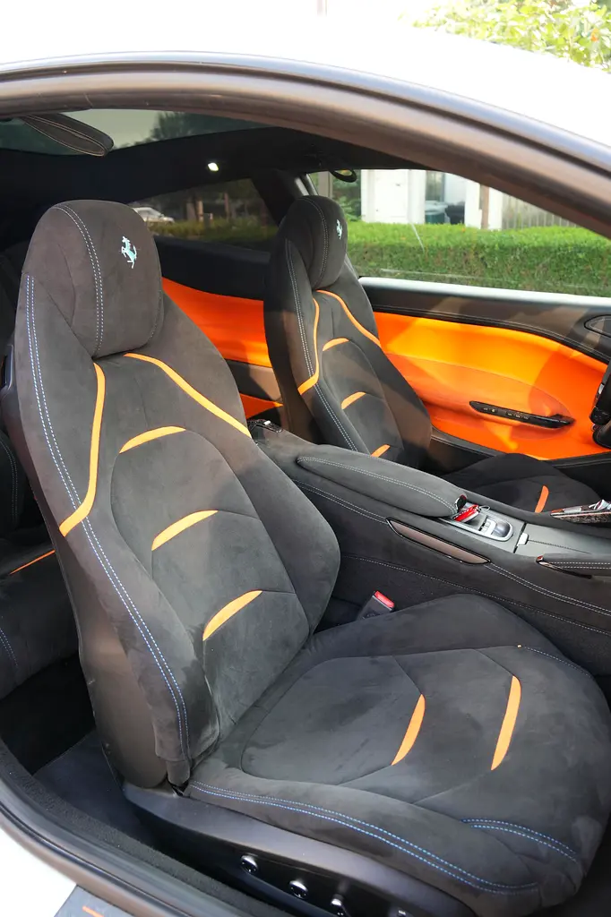 Ferrari Lusso Full Forged Carbon/ 2017 / Al tayer car full history / stunning options / 2 keys - Image 5