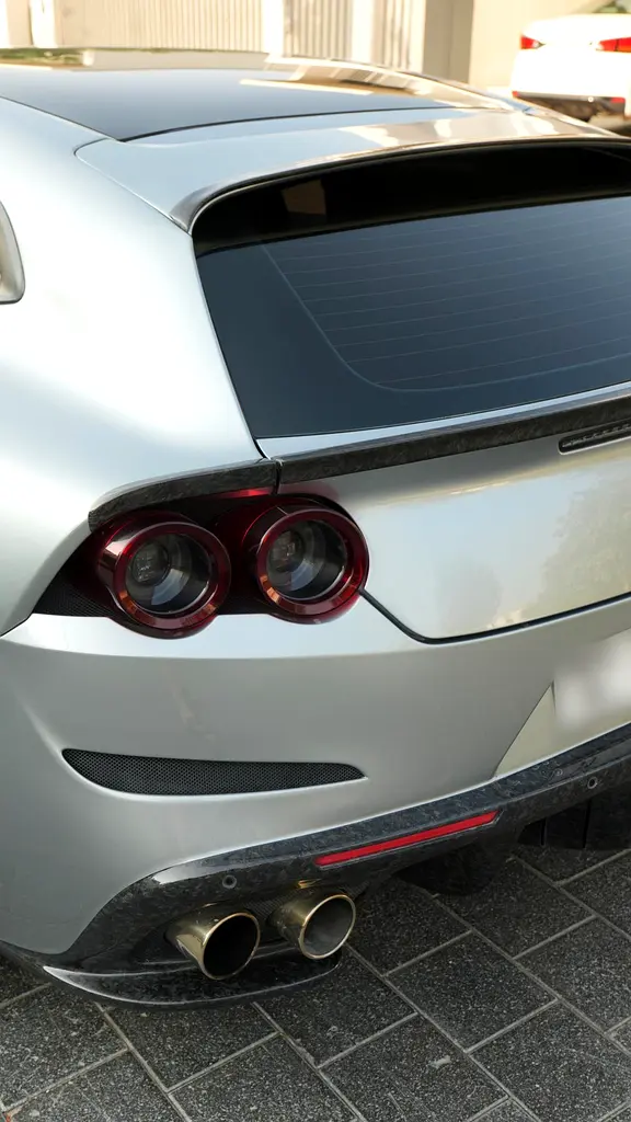 Ferrari Lusso Full Forged Carbon/ 2017 / Al tayer car full history / stunning options / 2 keys - Image 9