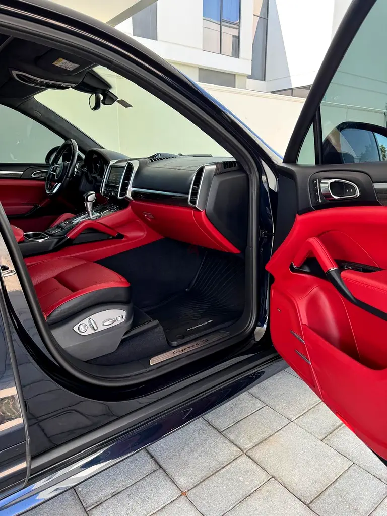 Porsche Cayenne GTS 2016 - GCC Specs - Excellent Condition - Image 6