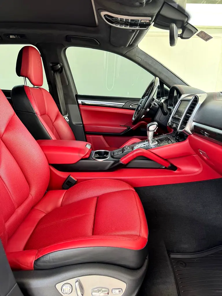 Porsche Cayenne GTS 2016 - GCC Specs - Excellent Condition - Image 7
