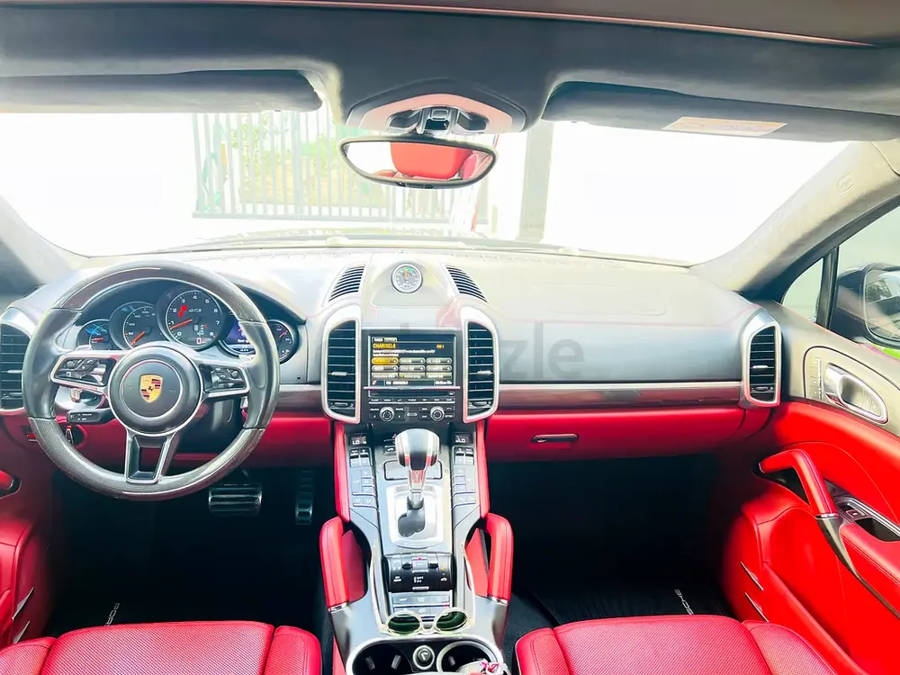 Porsche Cayenne GTS 2016 - GCC Specs - Excellent Condition - Image 9
