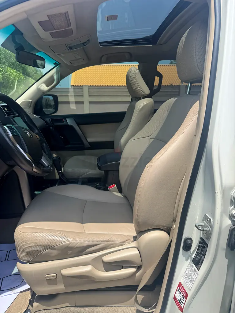 Toyota Prado 2010 TXL V6 GCC Top option sunroof service history from ALFUTTAIM - Image 13