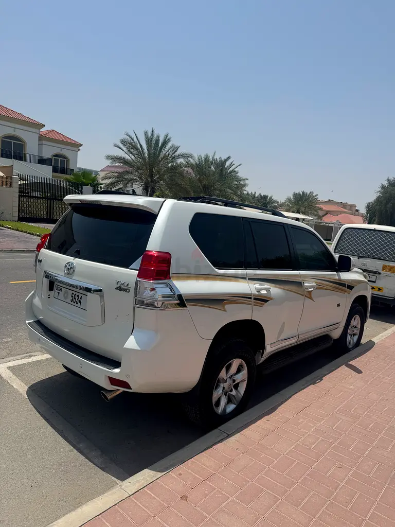 Toyota Prado 2010 TXL V6 GCC Top option sunroof service history from ALFUTTAIM - Image 7