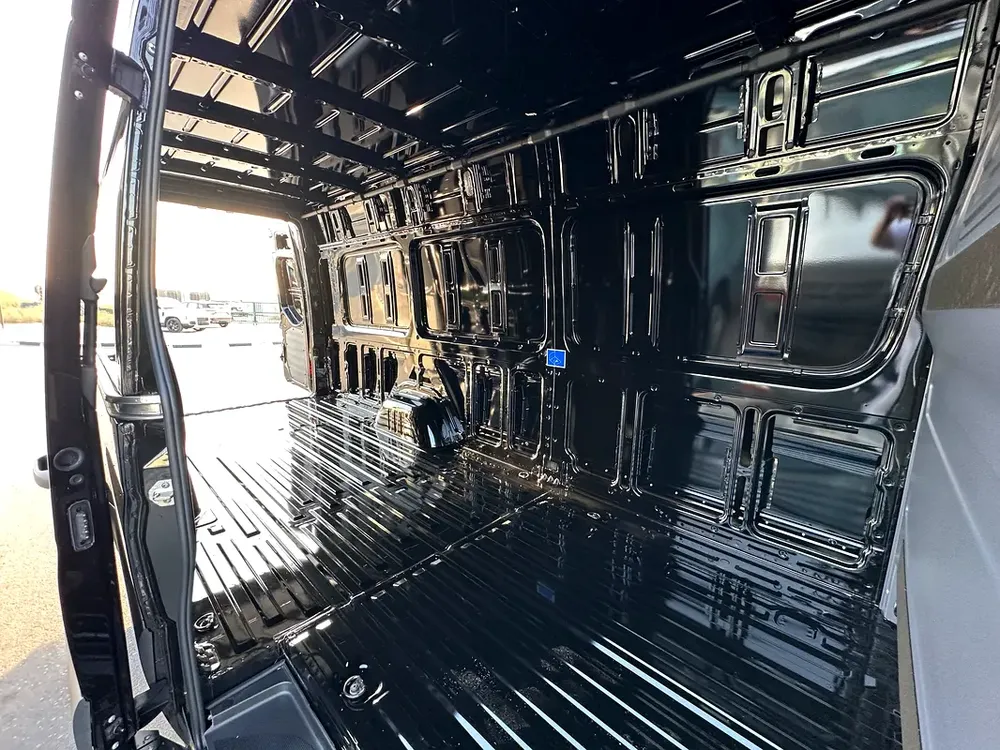 Mercedes-Benz Sprinter 319 4X4 EXTRA LONG - Image 17