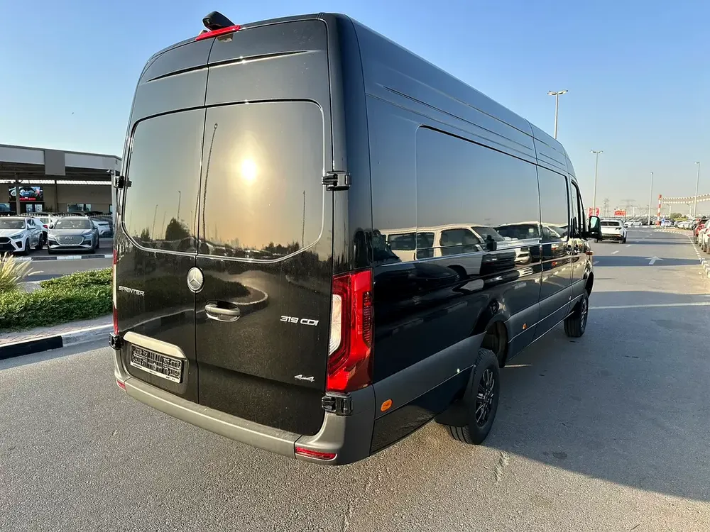 Mercedes-Benz Sprinter 319 4X4 EXTRA LONG - Image 4