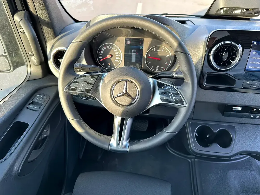 Mercedes-Benz Sprinter 319 4X4 EXTRA LONG - Image 8