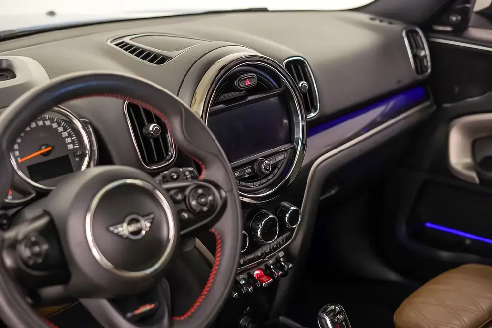 AED 1081 PM | MINI COOPER COUNTRYMAN JCW ALL4s 2020 | WELL MAINTAINED | 1 YEAR WARRANTY | GCC - Image 12