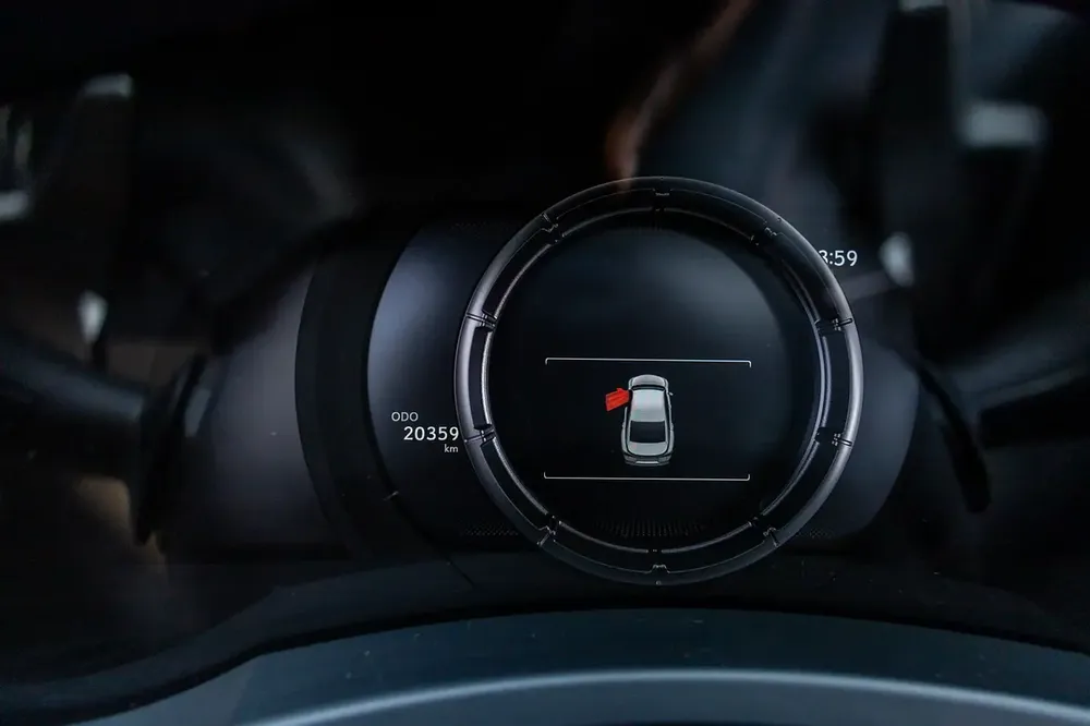 Lexus IS 350 2024 GCC specs - Image 17