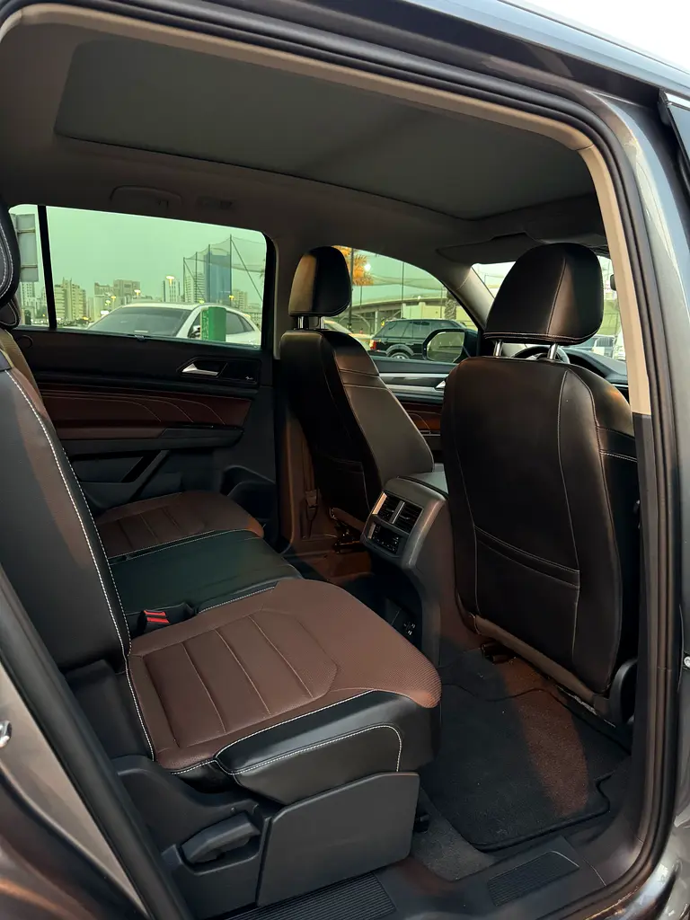 Stunning 2022 Volkswagen Teramont R-Line | GCC Specs | Low Mileage - Image 12