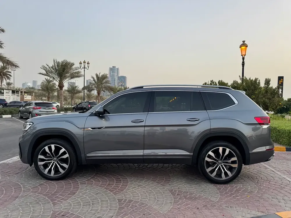 Stunning 2022 Volkswagen Teramont R-Line | GCC Specs | Low Mileage - Image 4