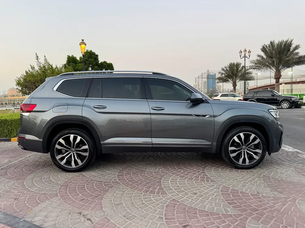 Stunning 2022 Volkswagen Teramont R-Line | GCC Specs | Low Mileage - Image 5