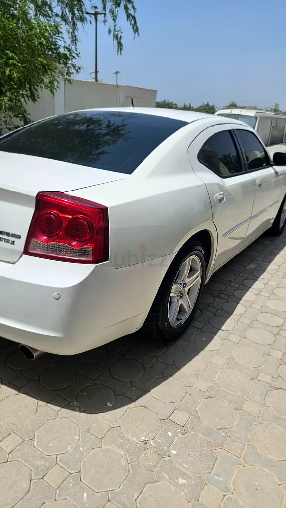 SX 3.5L Dodge Charger 2009 GCC Specs - Well Maintained Sedan - Image 4