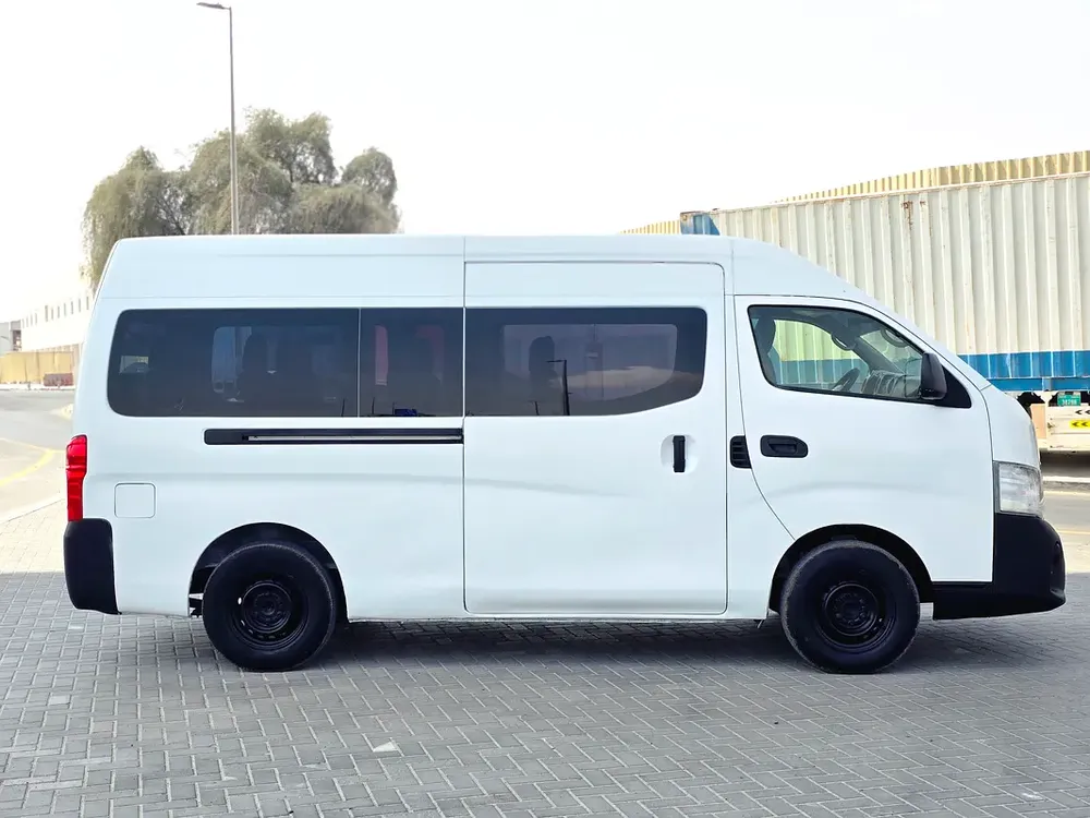 Nissan Urvan NV350 2019 - GCC Specs - VIP sets - Image 11