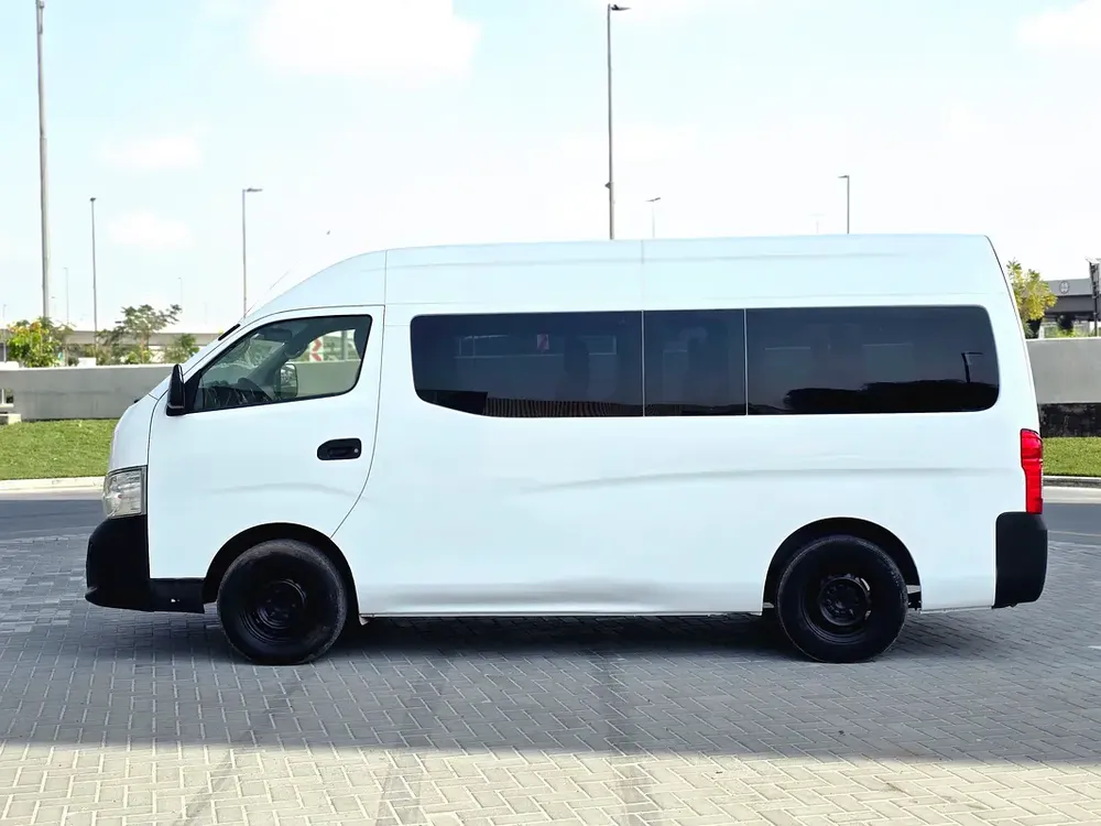 Nissan Urvan NV350 2019 - GCC Specs - VIP sets - Image 4