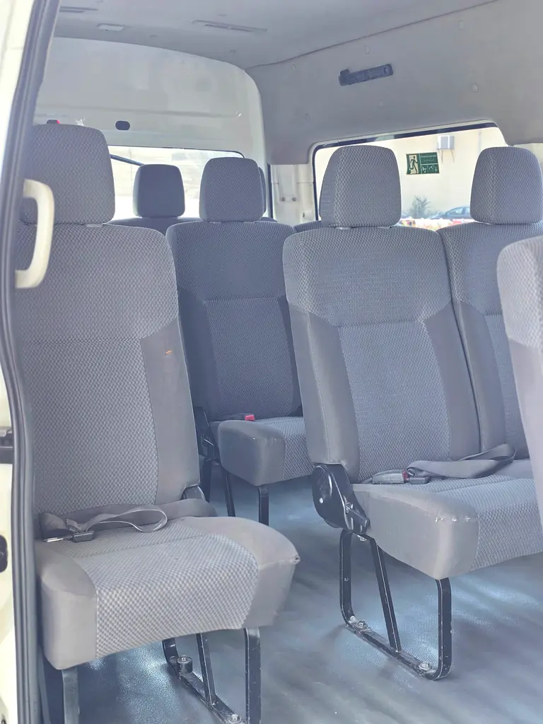 Nissan Urvan NV350 2019 - GCC Specs - VIP sets - Image 5