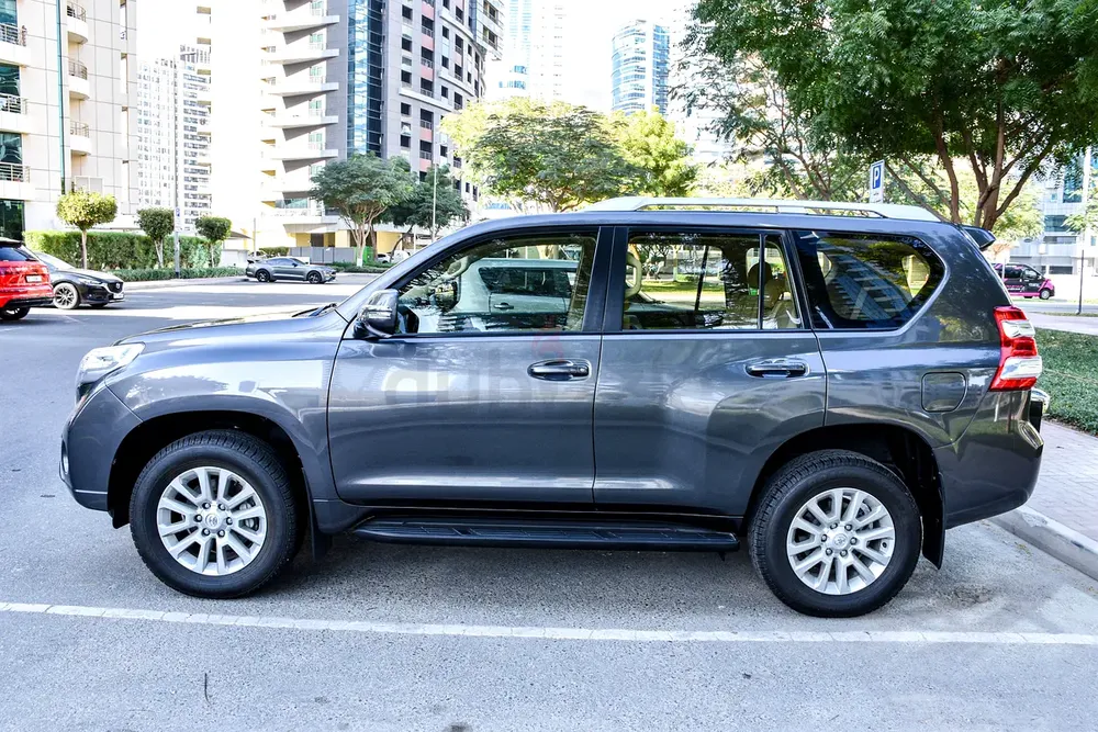 Toyota Prado GXR 2016 GCC in Excellent Condition - Image 4