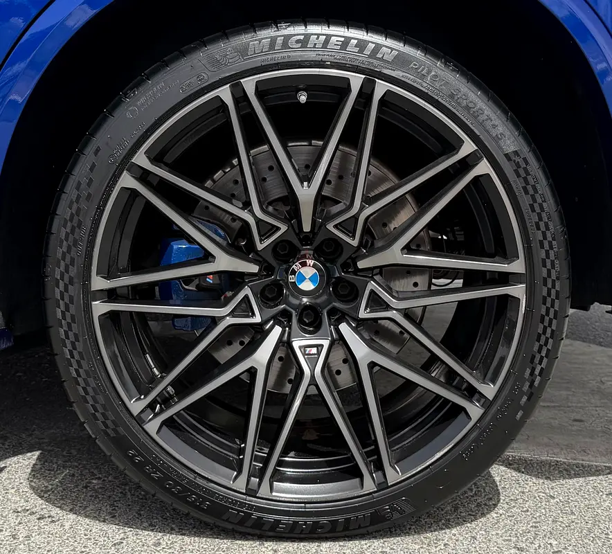 M power .. Original paint . Full Agency Service . Low Mileage . - Image 6