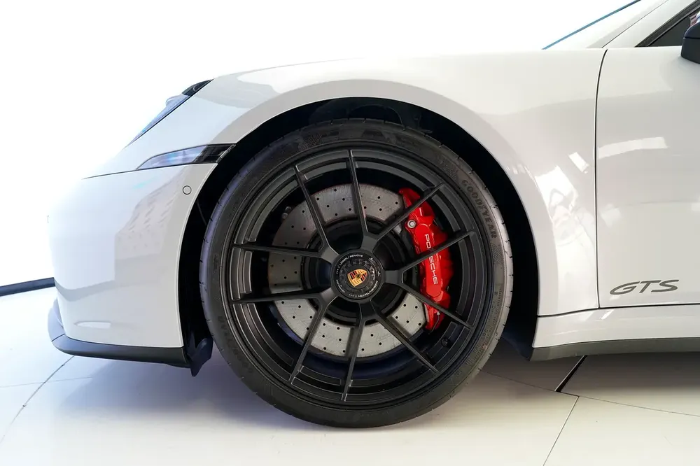 WARRANTY NOV 2028 | BOSE AUDIO | 911 CARRERA GTS CABRIOLET - Image 6