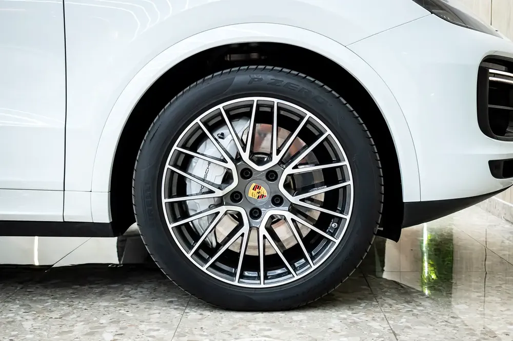 2018 Porsche Cayenne Turbo (full option with warranty, zero accident) - Image 12