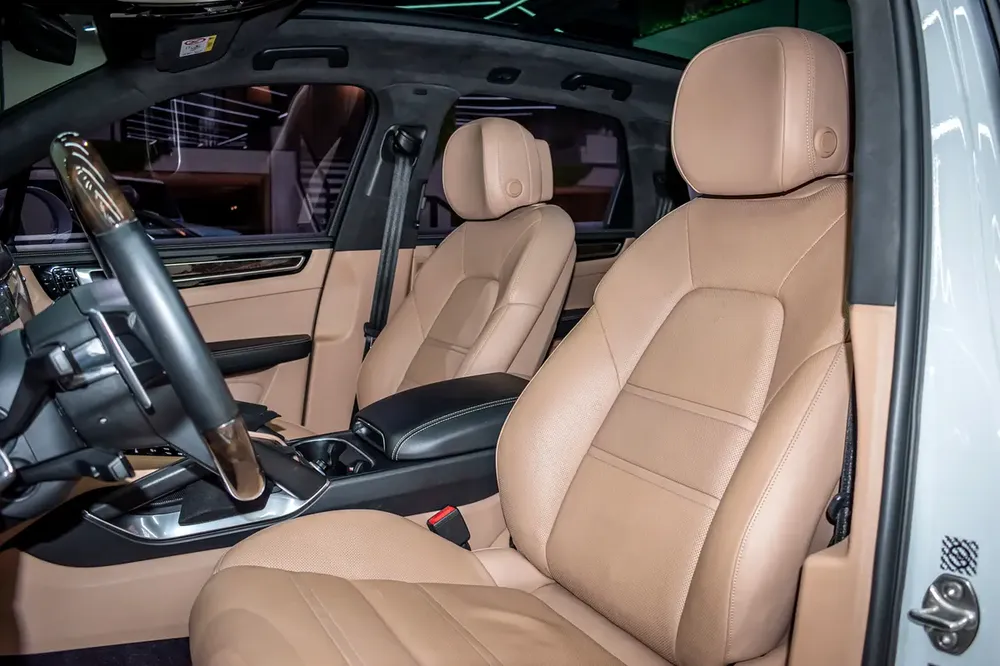 2018 Porsche Cayenne Turbo (full option with warranty, zero accident) - Image 9