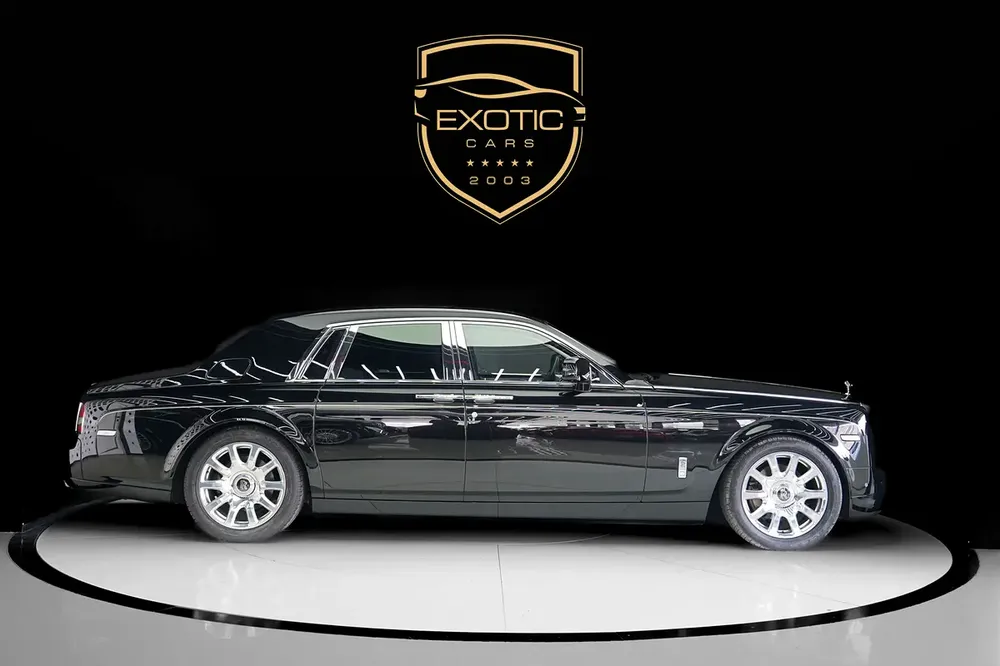REAR TABLES | PHANTOM | BLACK/IVORY  | SUNROOF | WARRANTY AVAILABLE - Image 4