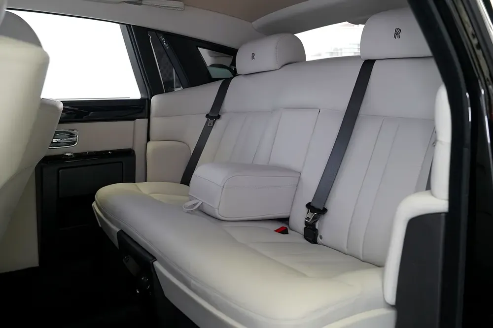 REAR TABLES | PHANTOM | BLACK/IVORY  | SUNROOF | WARRANTY AVAILABLE - Image 7
