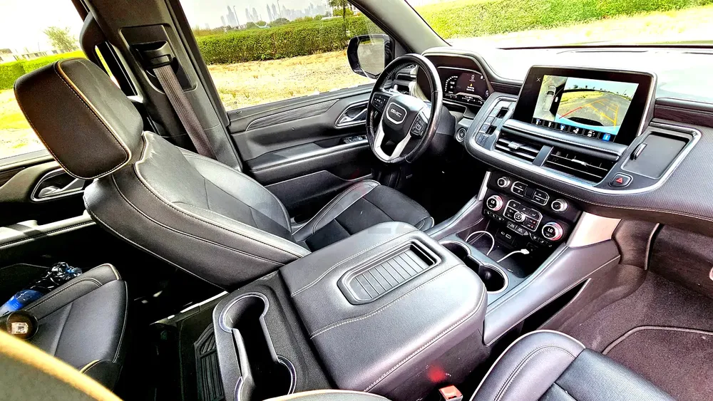 GMC Yoken SLT 5.3L V8,Full Service,One Owner, 8 seats - Image 15