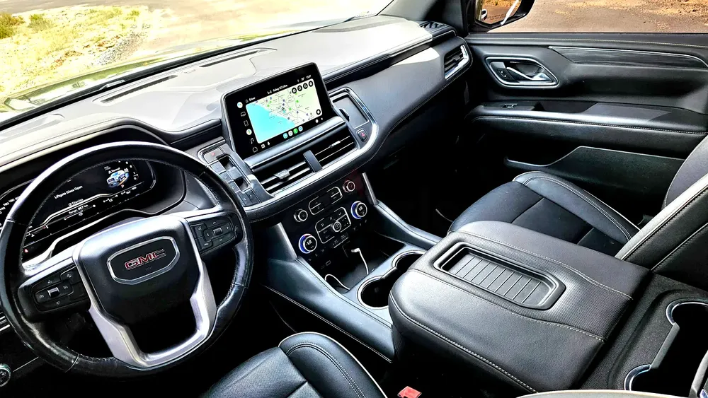 GMC Yoken SLT 5.3L V8,Full Service,One Owner, 8 seats - Image 16