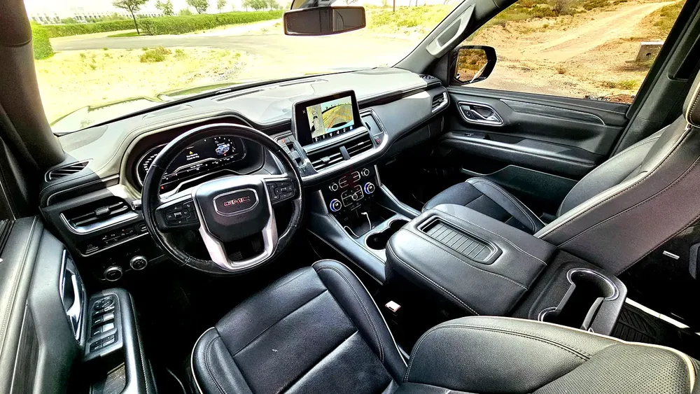 GMC Yoken SLT 5.3L V8,Full Service,One Owner, 8 seats - Image 17