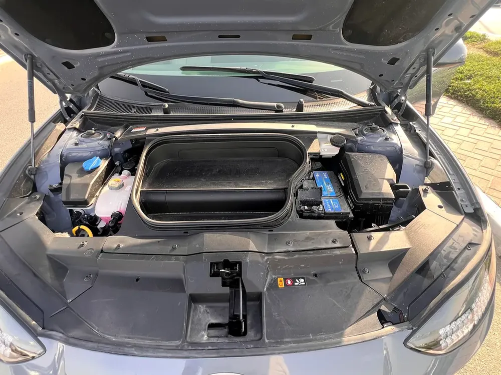 2024 Hyundai Ioniq Electric Premium - American Specs - USED LIKE BRAND NEW! - Image 13