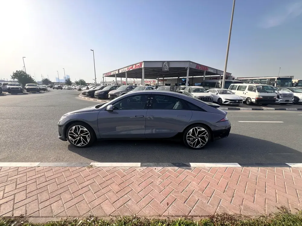 2024 Hyundai Ioniq Electric Premium - American Specs - USED LIKE BRAND NEW! - Image 7
