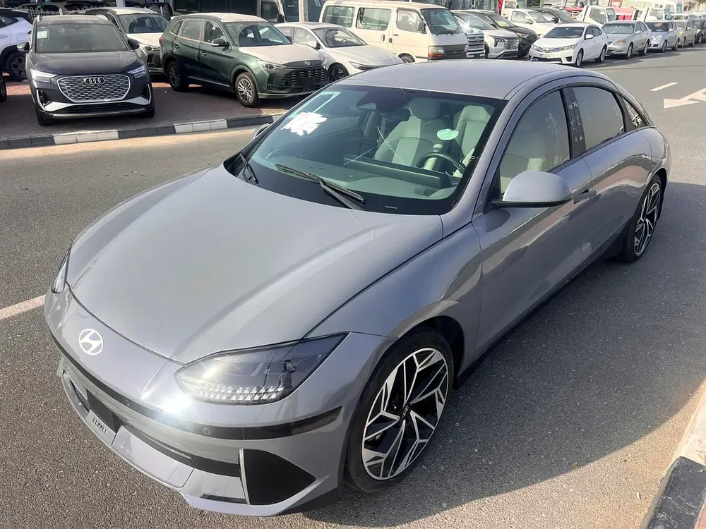 2024 Hyundai Ioniq Electric Premium - American Specs - USED LIKE BRAND NEW! - Image 9