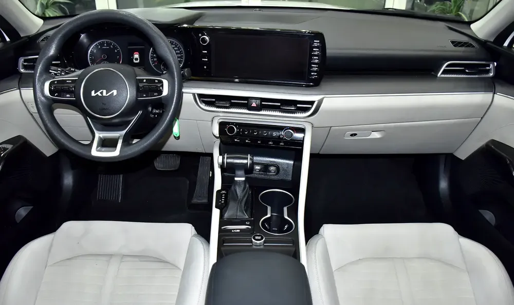 AED 1,309 EMi at 0% DP | KIA K5 ( 2023 Model ) in White Color GCC Specs - Image 11