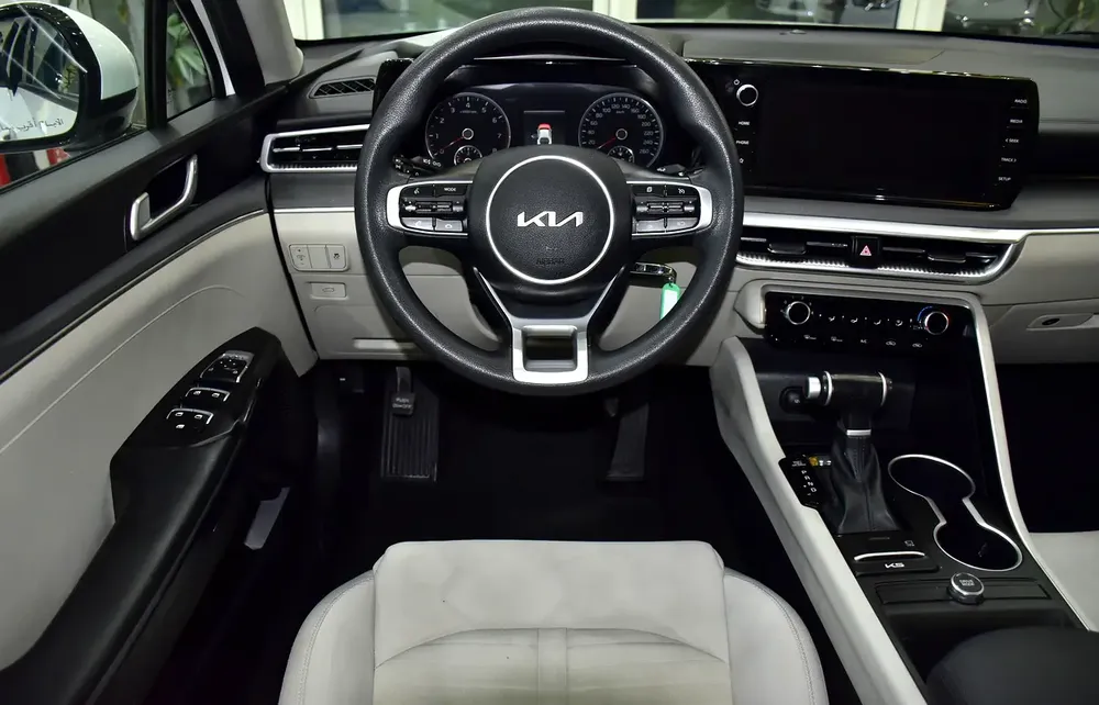 AED 1,309 EMi at 0% DP | KIA K5 ( 2023 Model ) in White Color GCC Specs - Image 12