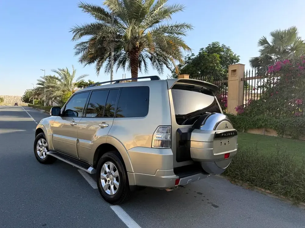 Mitsubishi Pajero GLS 2014 GCC Specs - Image 4