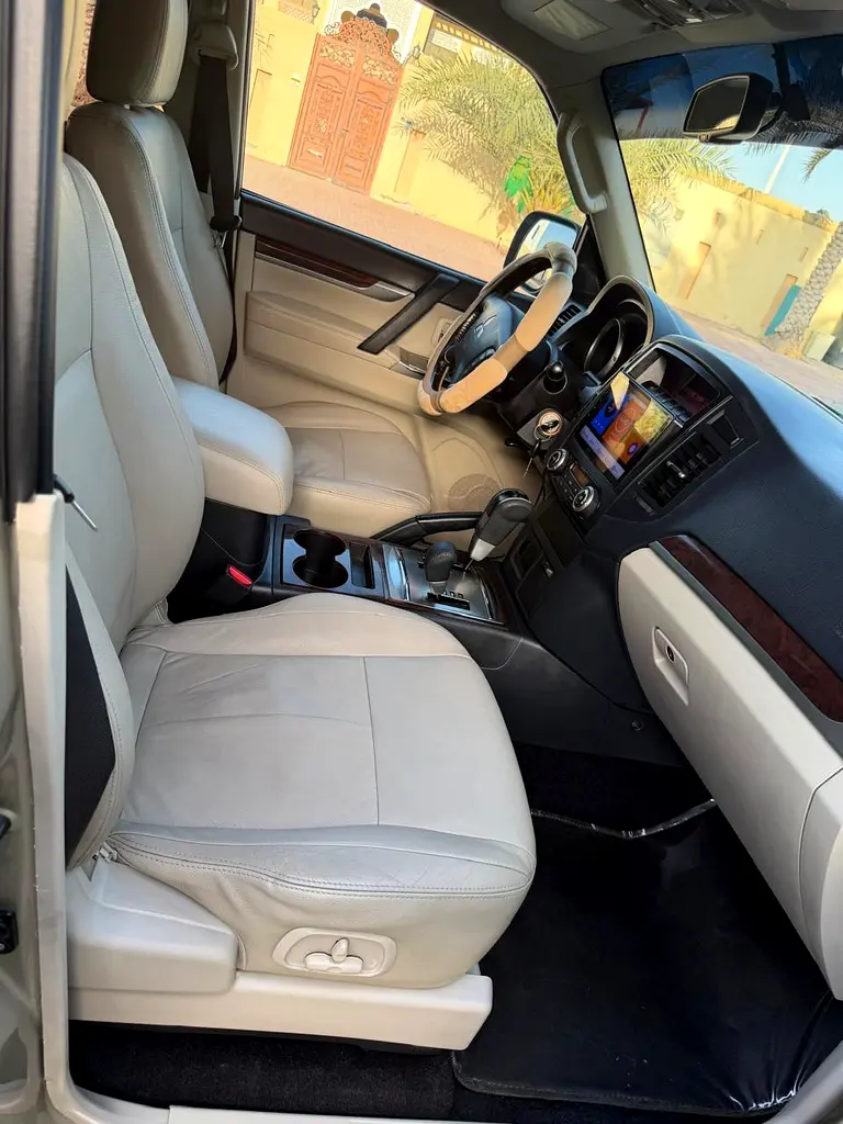Mitsubishi Pajero GLS 2014 GCC Specs - Image 6