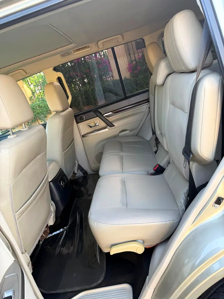 Mitsubishi Pajero GLS 2014 GCC Specs - Image 8