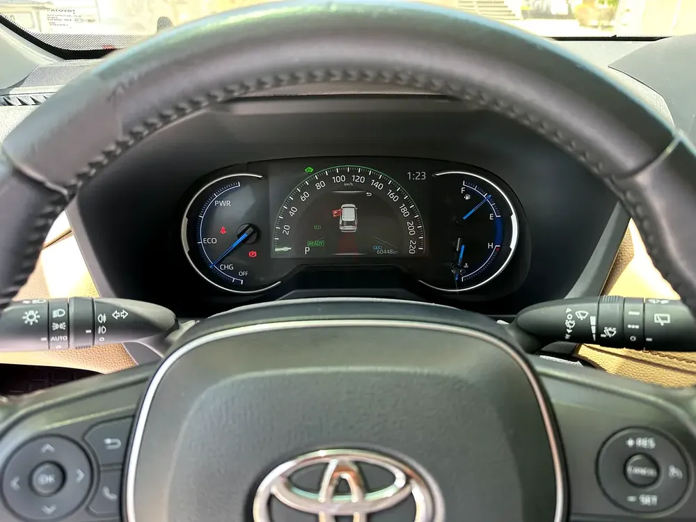 RAV4 VXR , hybrid, with service contract and warranty on agency! - Image 7