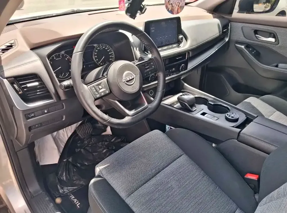 Nissan X-Trail SV 2023, GCC Specs, Like New - Image 10