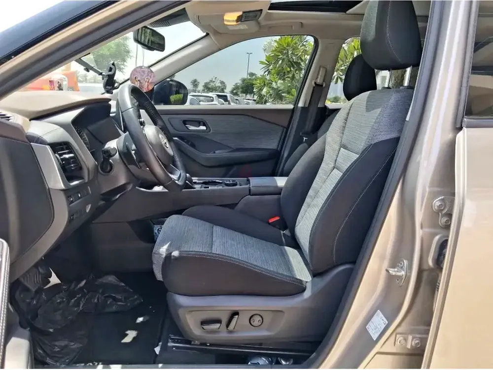 Nissan X-Trail SV 2023, GCC Specs, Like New - Image 11