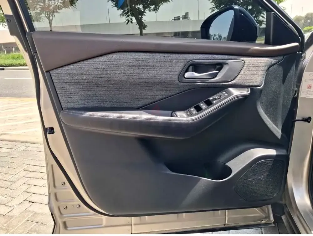 Nissan X-Trail SV 2023, GCC Specs, Like New - Image 12