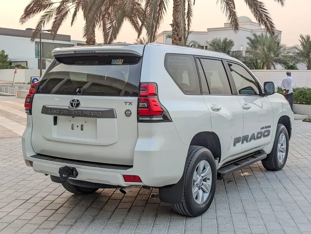 2023 TOYOTA PRADO V4 2.7L ORIGINAL PAINT ACCIDENT FREE LOW MILEAGE IN EXCELLENT CONDITION - Image 15
