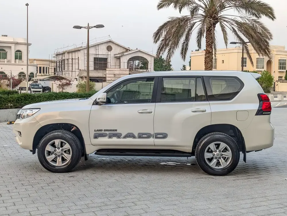 2023 TOYOTA PRADO V4 2.7L ORIGINAL PAINT ACCIDENT FREE LOW MILEAGE IN EXCELLENT CONDITION - Image 16