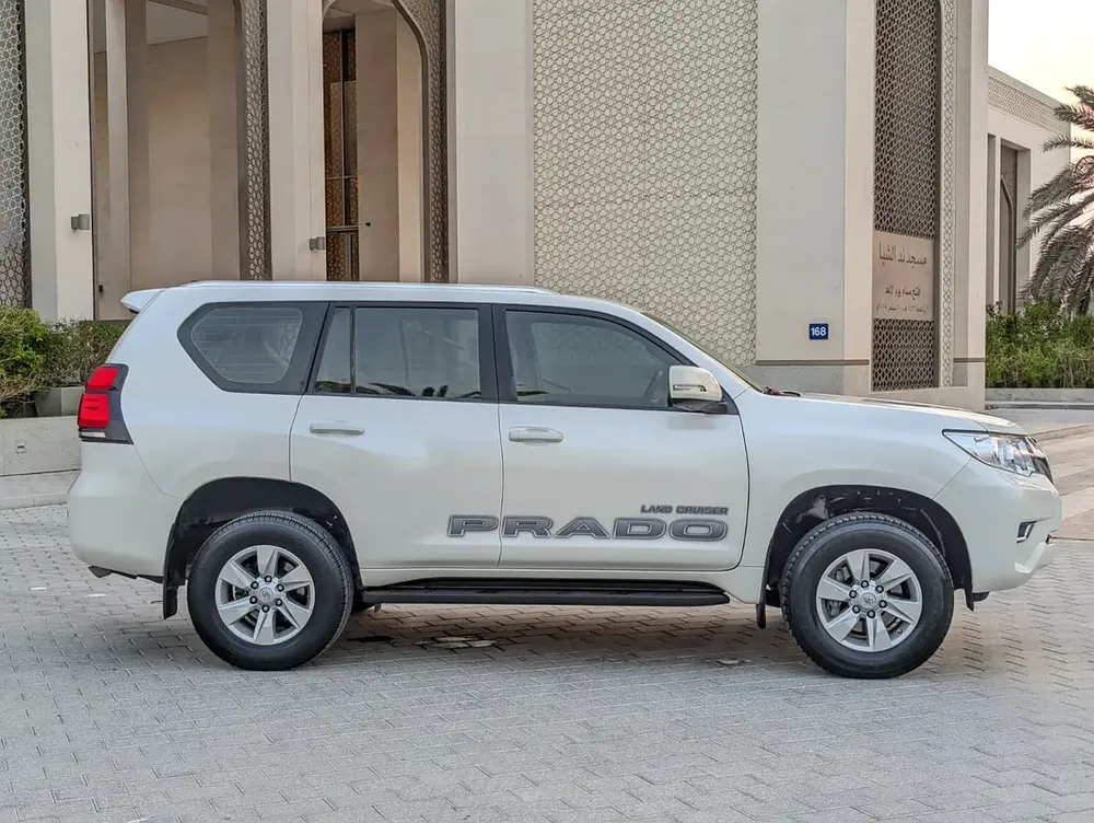 2023 TOYOTA PRADO V4 2.7L ORIGINAL PAINT ACCIDENT FREE LOW MILEAGE IN EXCELLENT CONDITION - Image 17