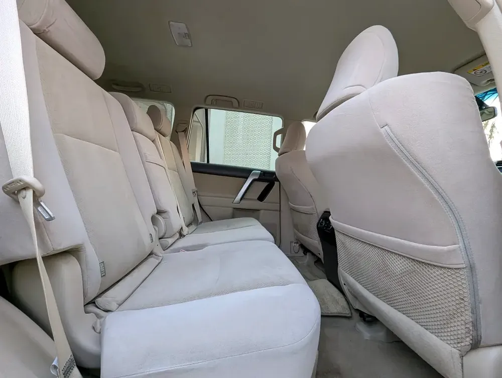 2023 TOYOTA PRADO V4 2.7L ORIGINAL PAINT ACCIDENT FREE LOW MILEAGE IN EXCELLENT CONDITION - Image 5