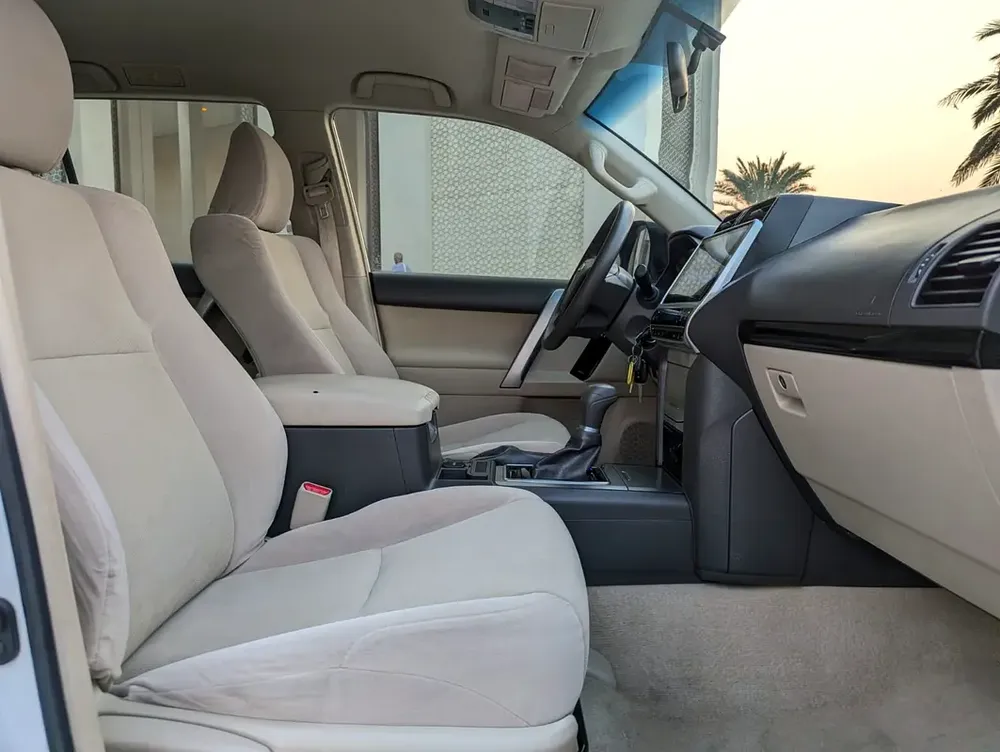 2023 TOYOTA PRADO V4 2.7L ORIGINAL PAINT ACCIDENT FREE LOW MILEAGE IN EXCELLENT CONDITION - Image 6